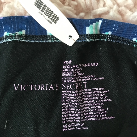 ⬇️VS Bright Printed Yoga Shorts! - Picture 4 of 4